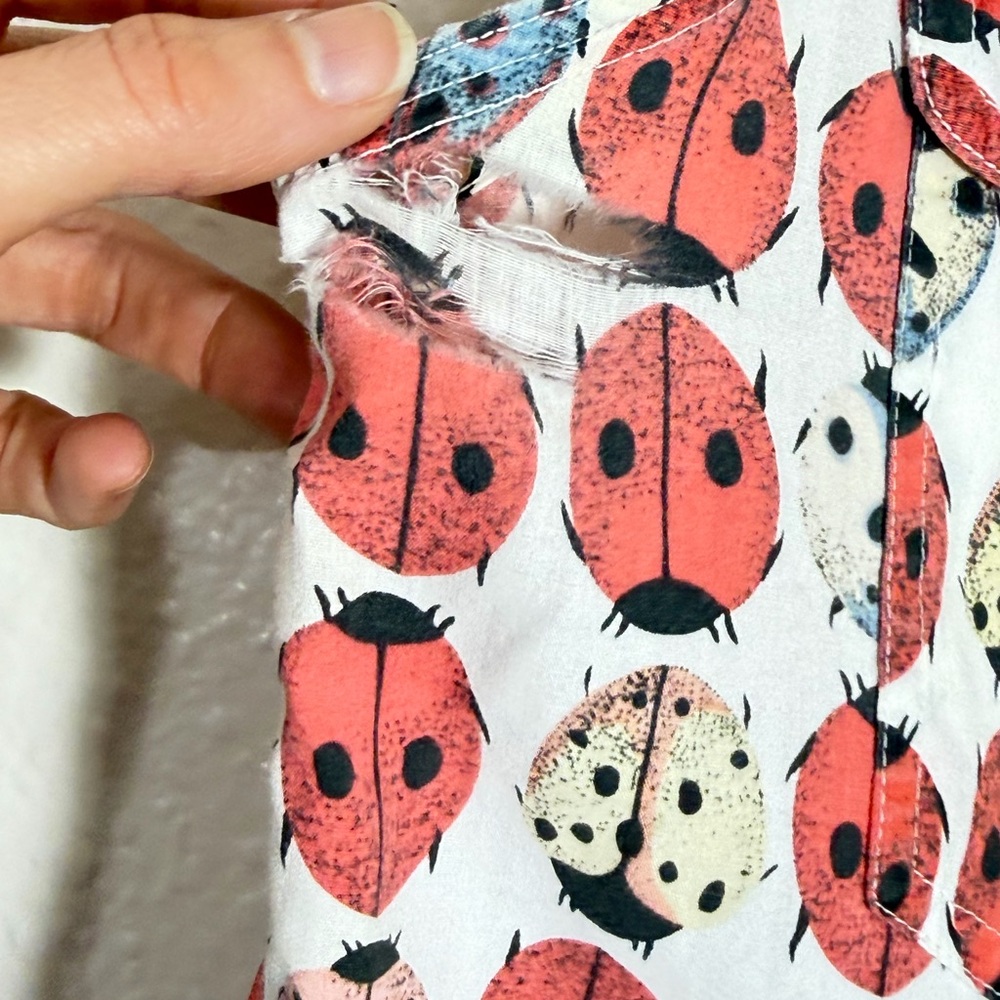 Spirit ladybug, print, sleeveless, button-down shirt, size large - Picture 8 of 8